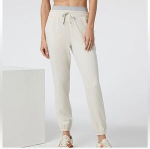 Nwot Vuori Halo Warm Up Jogger Size Xs